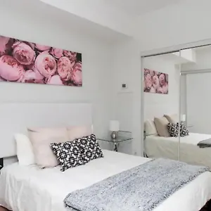 Kashaneh At Ice Apartment Toronto