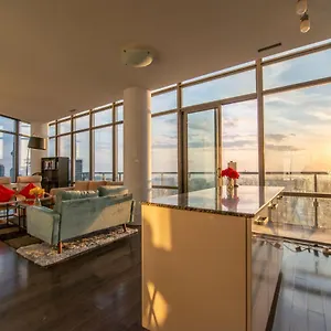 Unbelievable Penthouse View With 3 Bedrooms Apartment Toronto