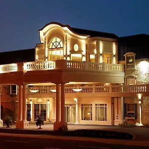 Chateau Louis & Conference Centre Hotel